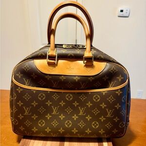 Louis Vuitton Deauville Bag